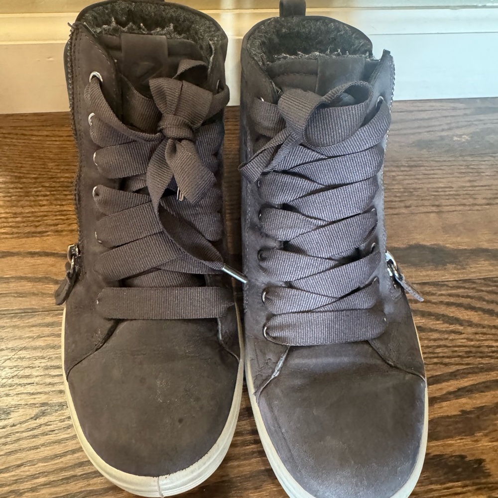 Ecco Women's Dark Gray High-Top Sneakers